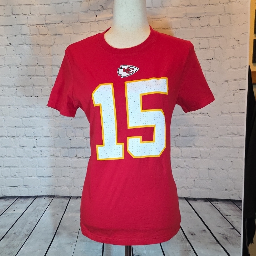 Nike Patrick Mahomes Red Kansas City Chiefs Player Name & Number T-Shirt Size M